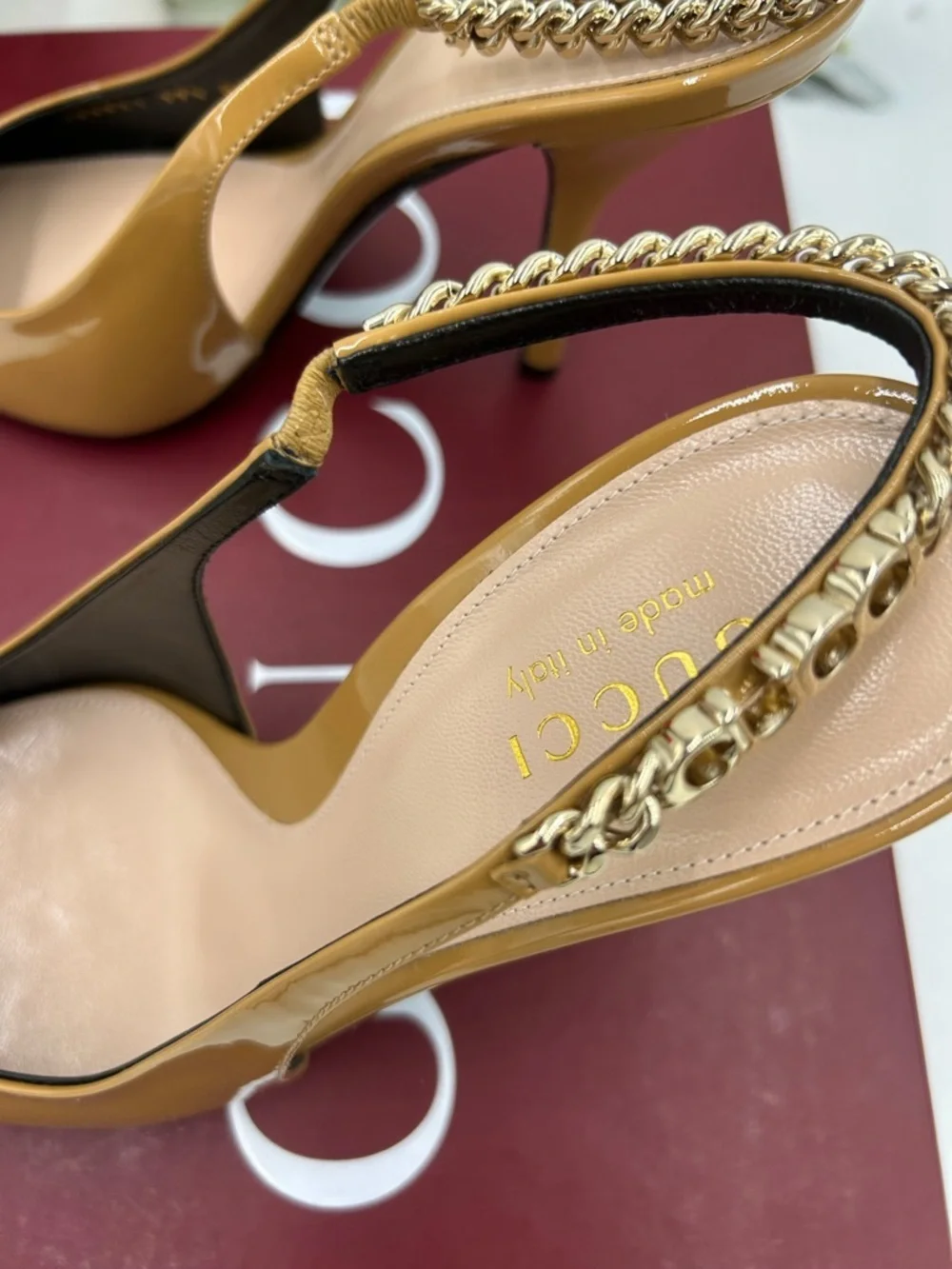 Women's Gucci Signoria chain patent sling back pumps size 39.5 made in Italy
